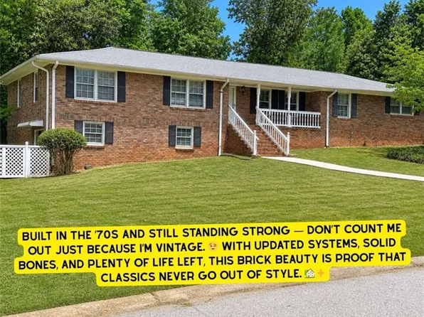 3750 Briarcliff Dr, Douglasville, GA 30135