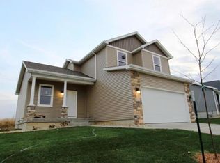 1514 Hummingbird Cir, Waterloo, IA 50702