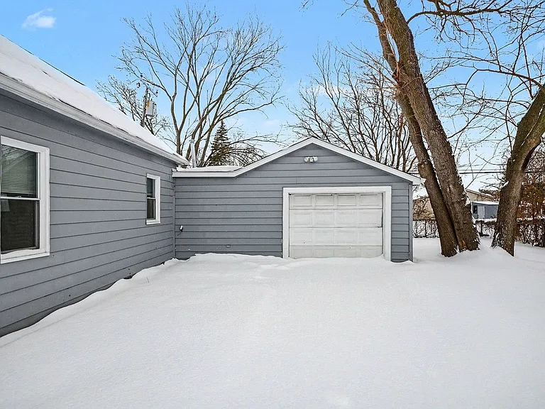 20801 Elroy Ave — Photo 2