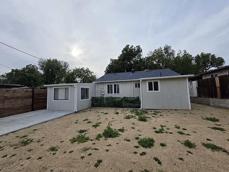 470 Mercury Ln — Photo 18