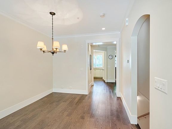 5th image of 5483 Dunbar St