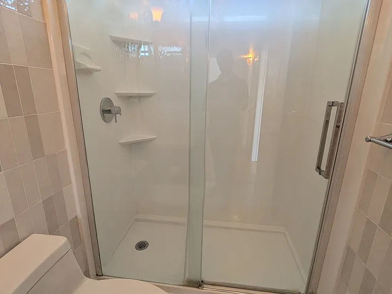 811 N Hayworth Ave #203 — Photo 7