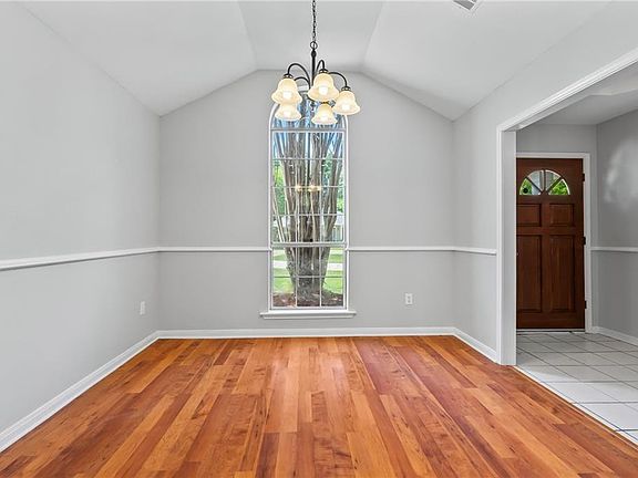 5th image of 2189 Rue Pickney