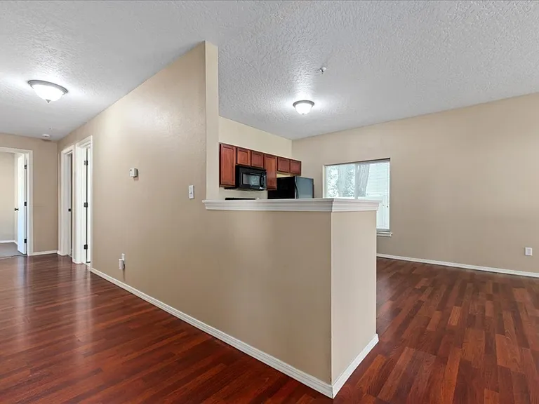 Canal St Apartments — Photo 15