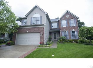1090 Cantor Ln, South Lyon, MI