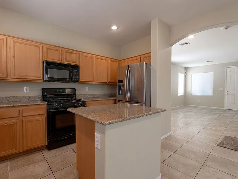 944 Saffex Rose Ave — Photo 8