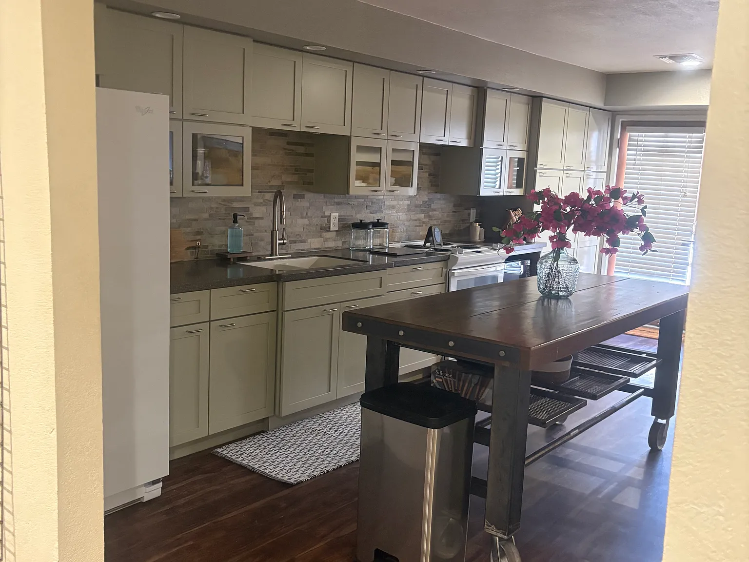 2 bed, 1227 sqft, $1,600 — Photo 3