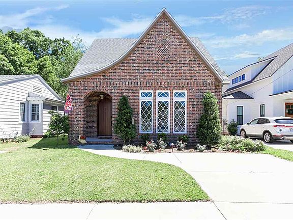 5th image of 1319 E De Soto St