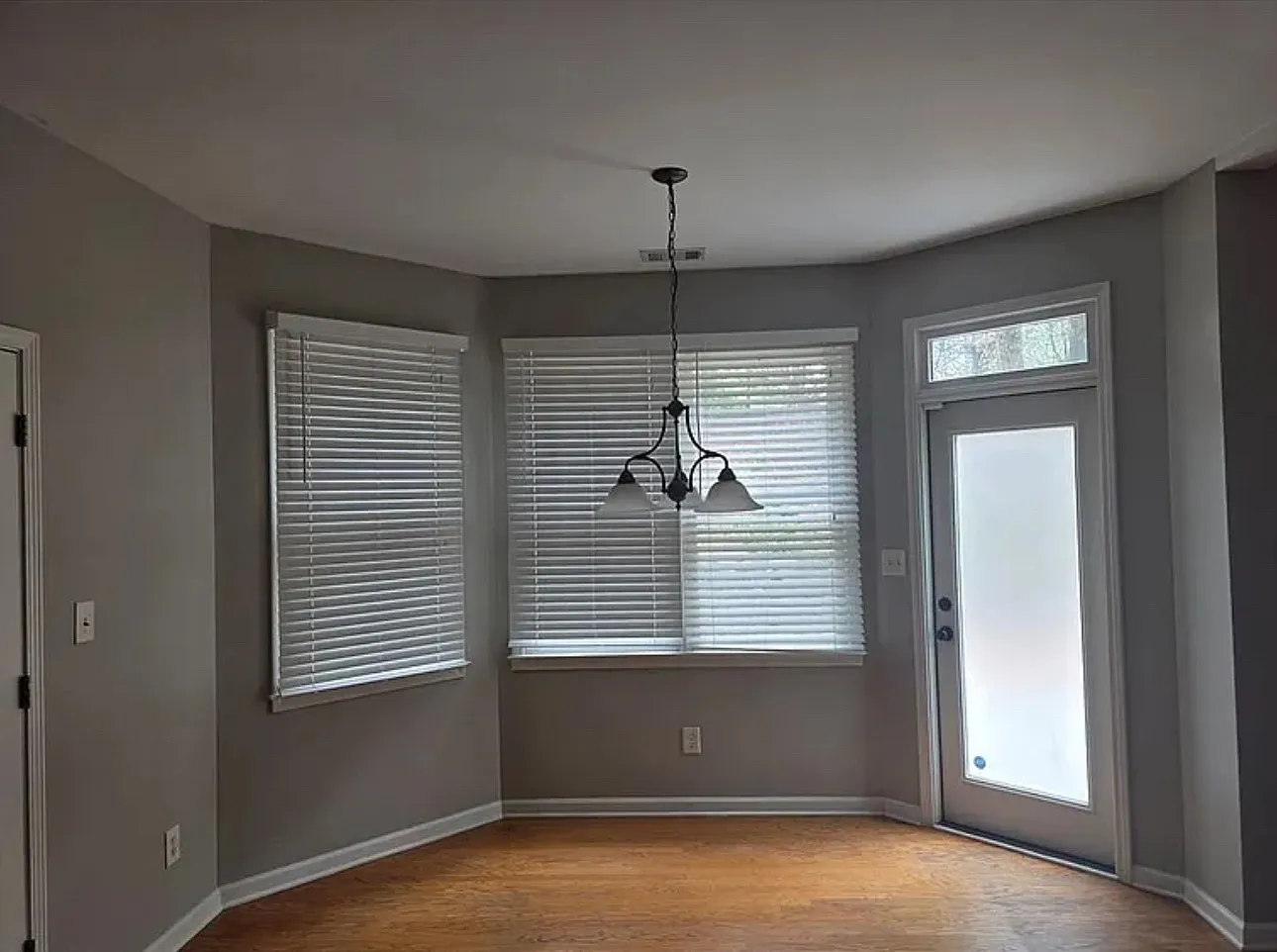 4 bed, 2.5 bath, 2320 sqft, $2,600 — Photo 3
