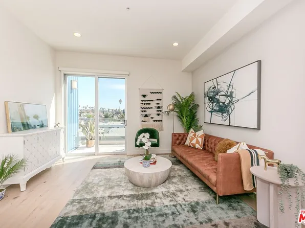 105 S Mariposa Ave #Penthouse 9, Los Angeles, CA 90004