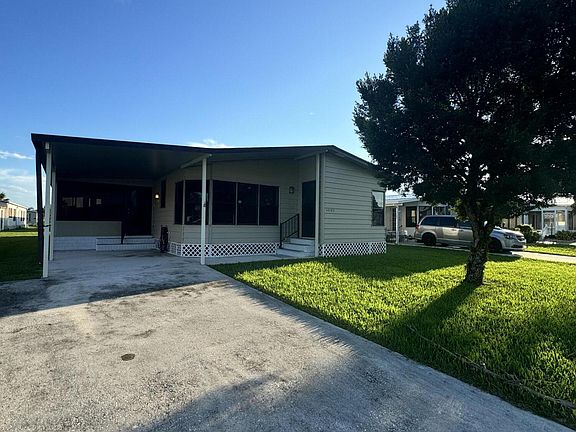 3rd image of 14185 Zorzal Avenue