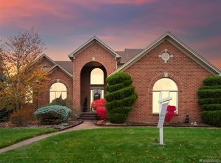 50100 Victoria Pl, Macomb, MI 48044