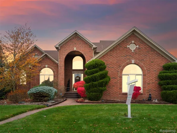 50100 Victoria Pl, Macomb, MI 48044