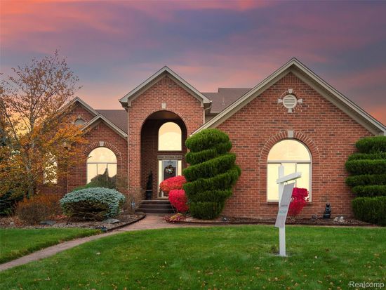50100 Victoria Pl, Macomb, MI 48044