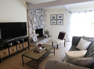 19525 Blythe St, Reseda, CA 91335