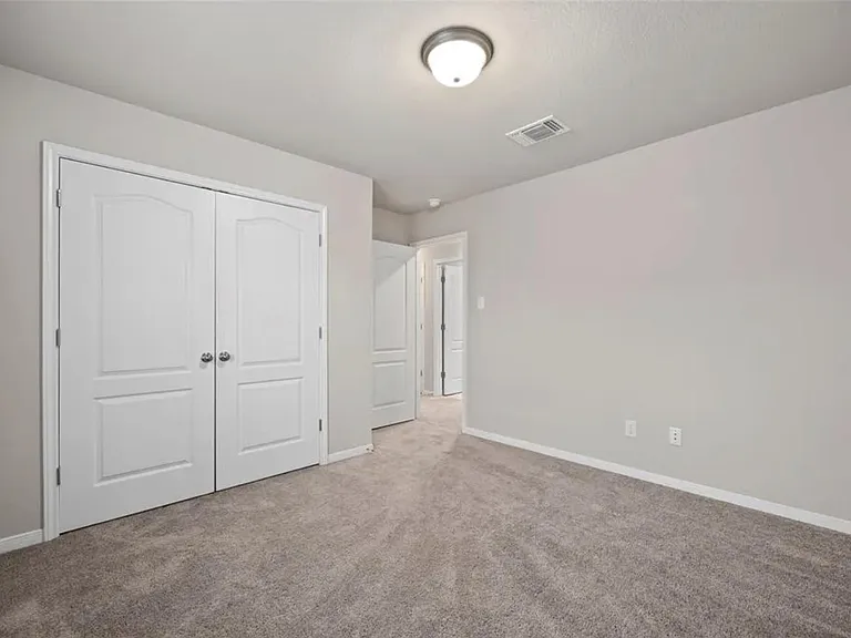 5211 Friars Loop — Photo 13