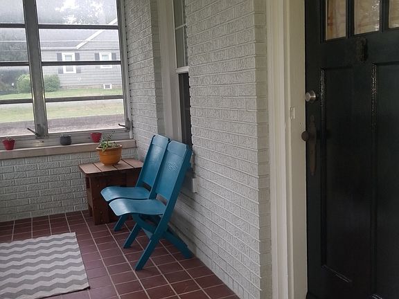 3rd image of 117 S Saint James Blvd