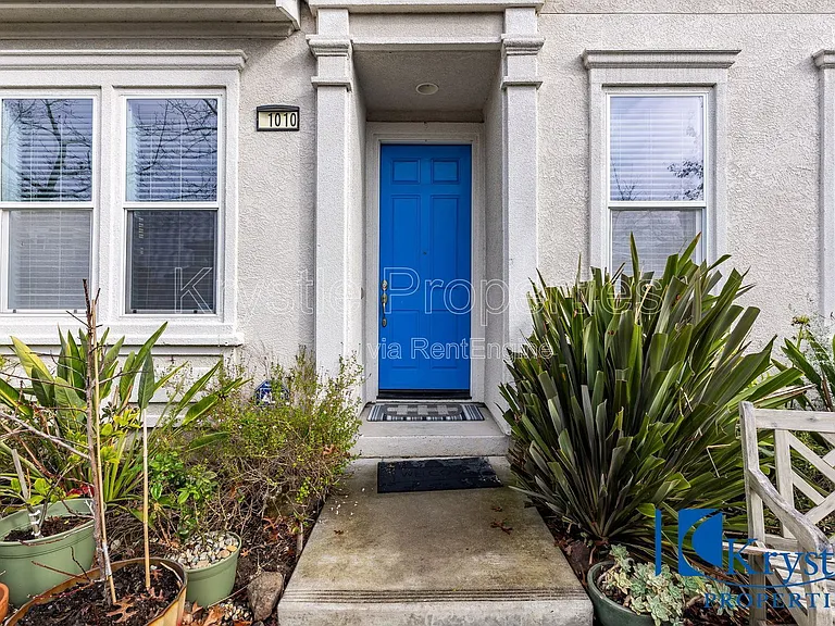 1010 Madrone Ave — Photo 2