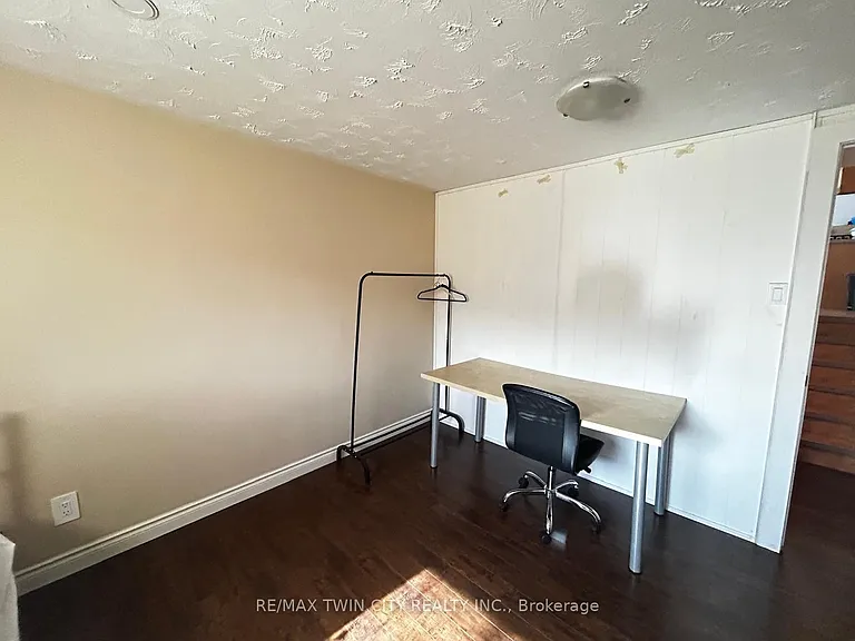 254 Camille Cres — Photo 19