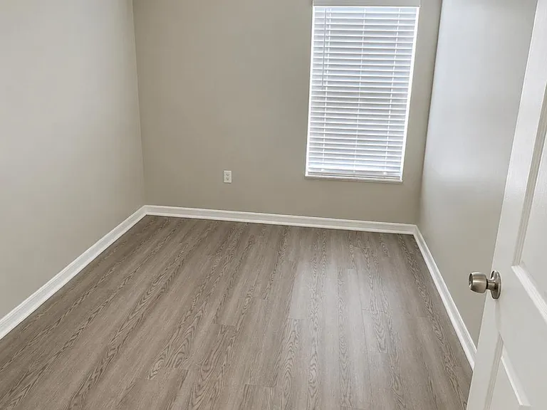 540 Royal Ridge Dr — Photo 13