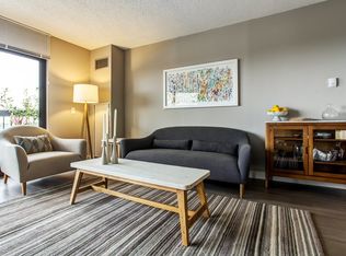 2553 N Clark St #806, Chicago, IL 60614