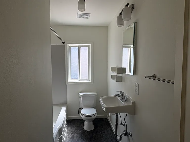 1601-1621 NE Killingsworth St #4 — Photo 8