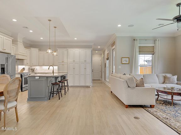 4th image of 308 Dunvegan Ct