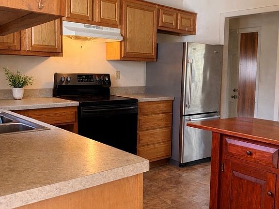 3rd image of 158 Leetes Island Road