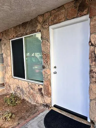 711 Sunset Ct #1 — Photo 3