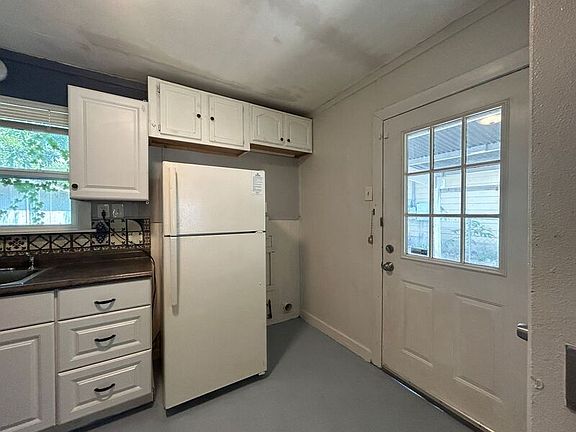 4th image of 162 Continental Ave