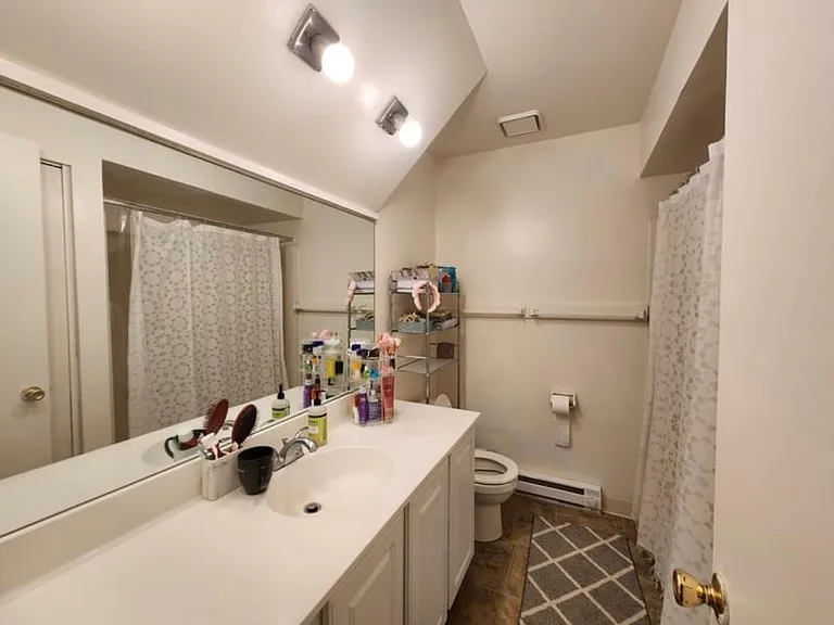 University Park Apartments near Cornell University — Photo 124