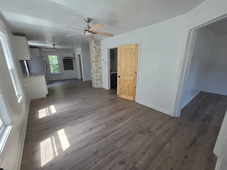 722 E 7th St #2 — Photo 3