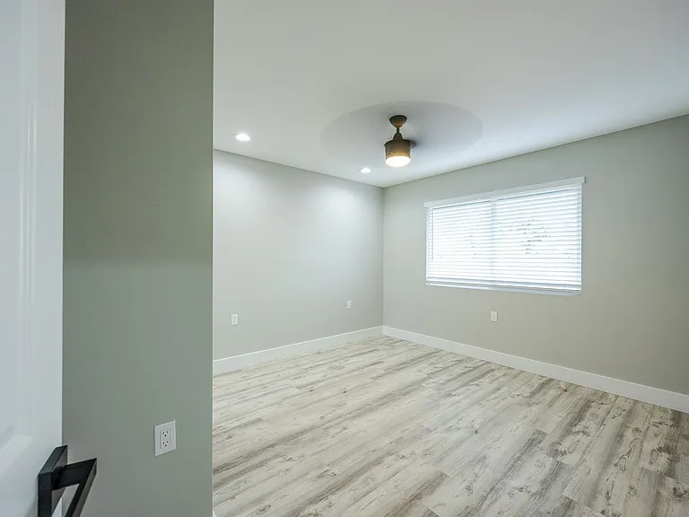 15-1510 14th Ave — Photo 12