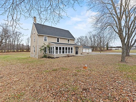 2nd image of 272 Woodstown Daretown Rd