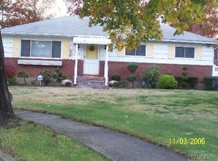 545 Pinebrook Ct, West Hempstead, NY 11552