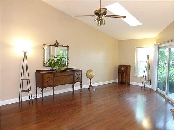 3rd image of 6657 NW 49th St