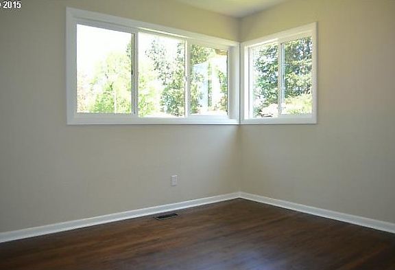 4th image of 10212 Saint Helens Ave