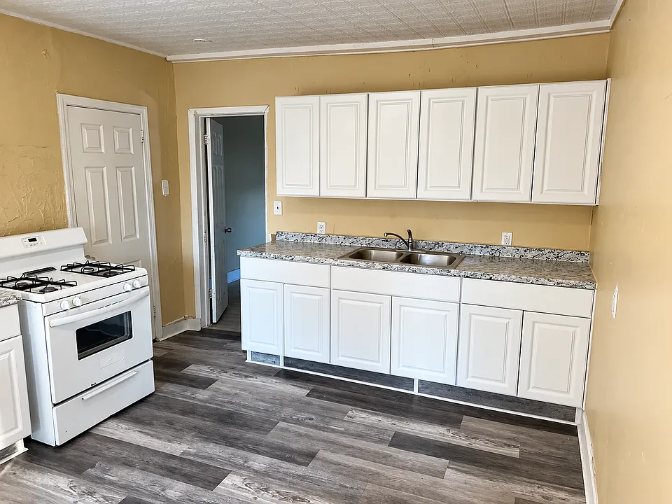 120 Austin St #2
