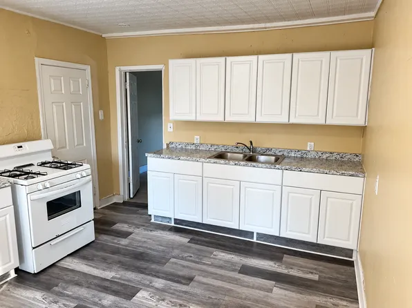 120 Austin St APT 2, Worcester, MA 01609