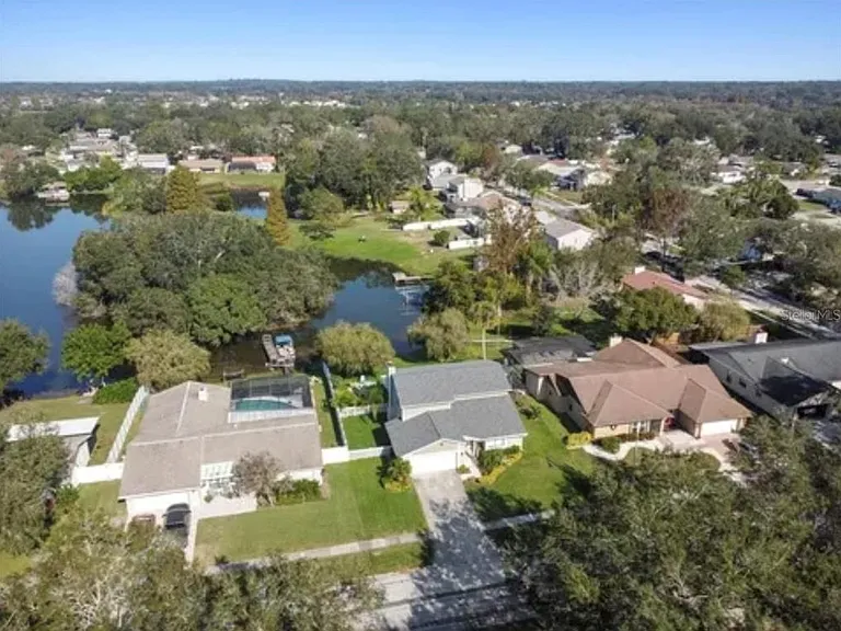 1326 Corner Oaks Dr — Photo 3