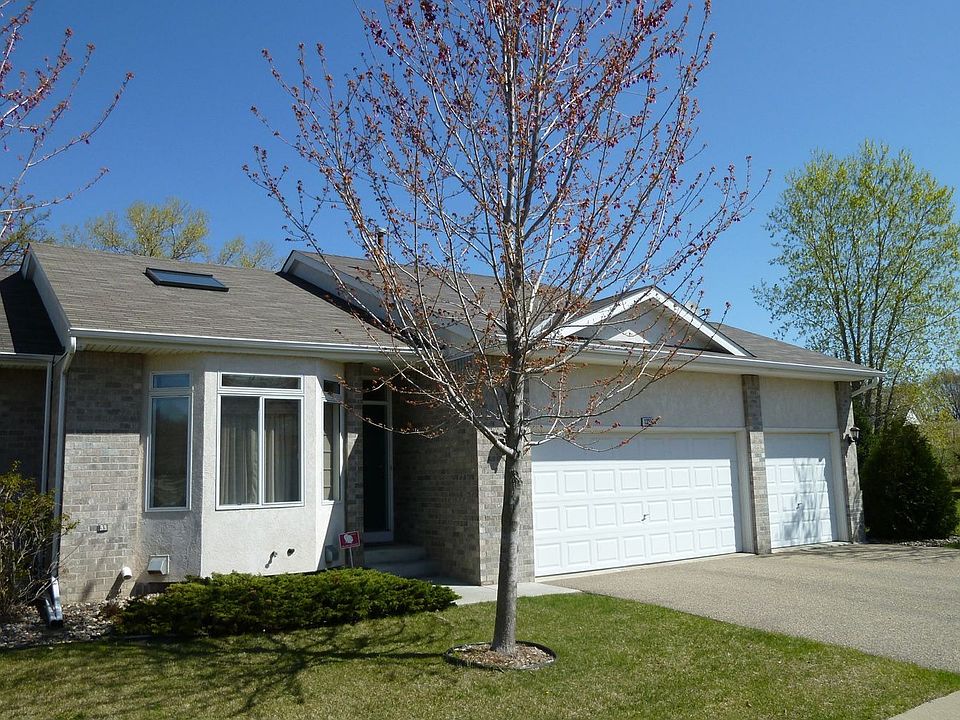 Beautiful single-level townh