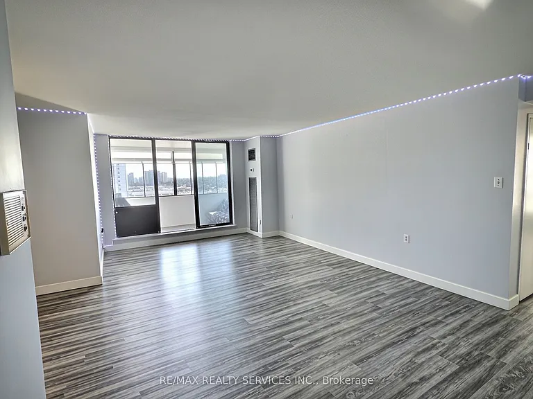 18 Knightsbridge Rd #1812 — Photo 8
