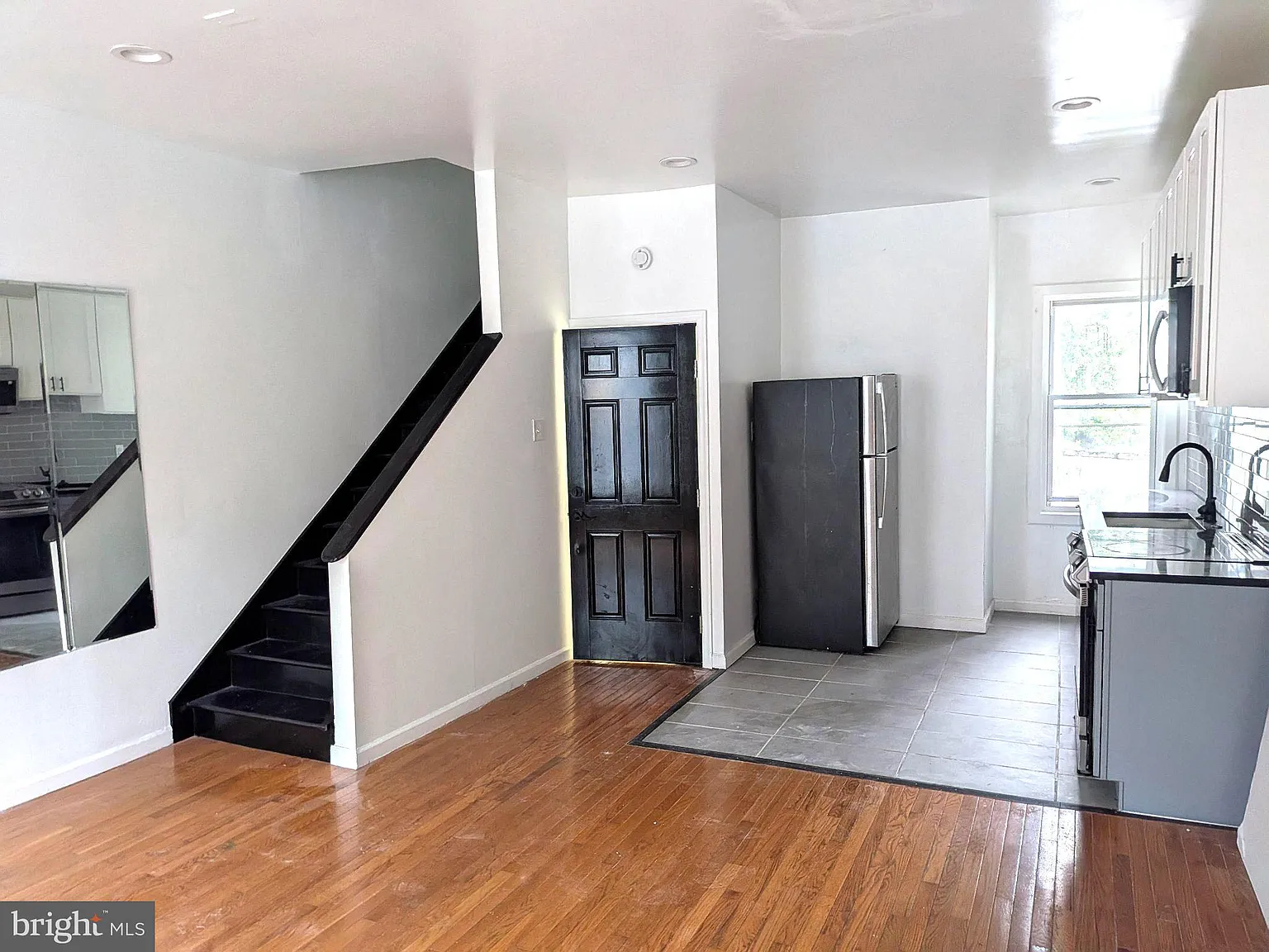 2 bed, 1.0 bath, 900 sqft, $1,250 — Photo 3