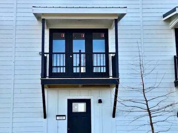 104 Canal Cottage Alley St, Charles, MO 63301