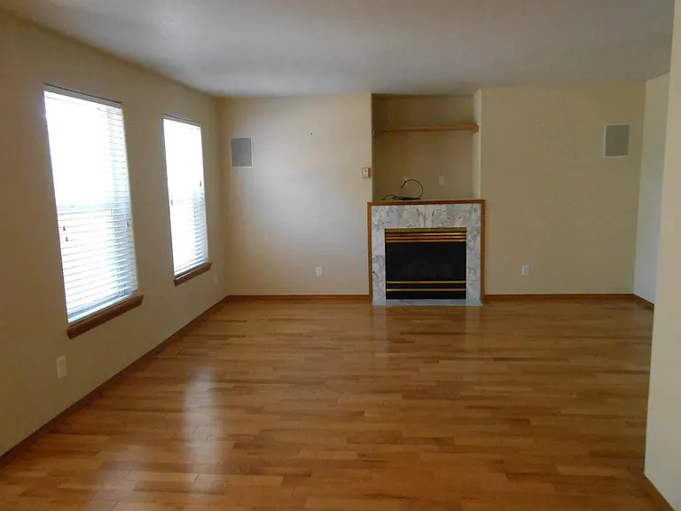 1252 NE Providence Dr — Photo 4