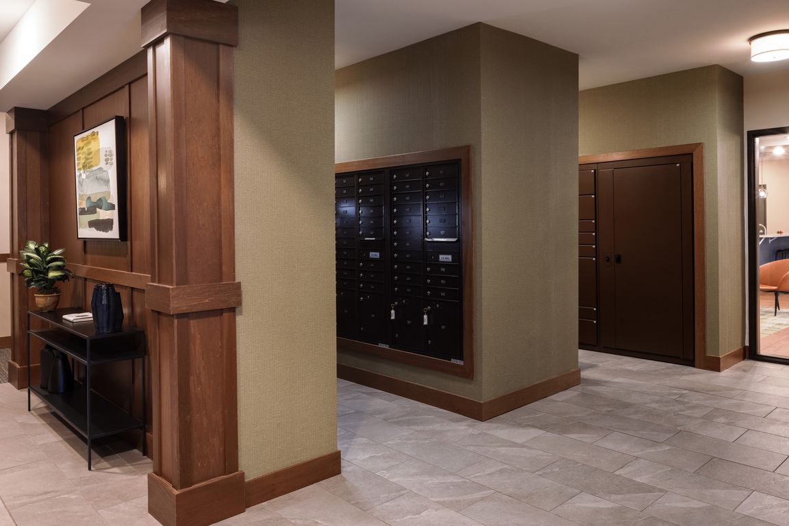 Luxer Package System