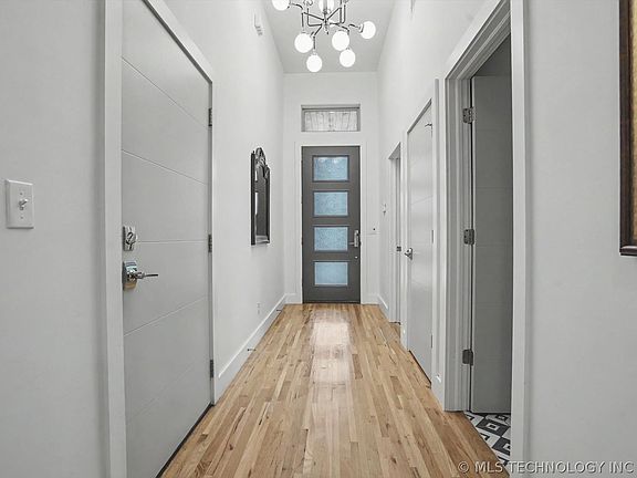 4th image of 1014 E 38th Pl