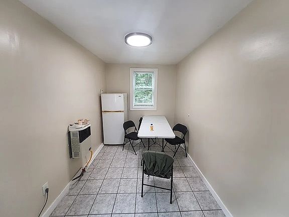 4th image of 16 Hamilton Ave #D