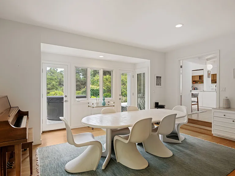 1211 E Valley Rd — Photo 11