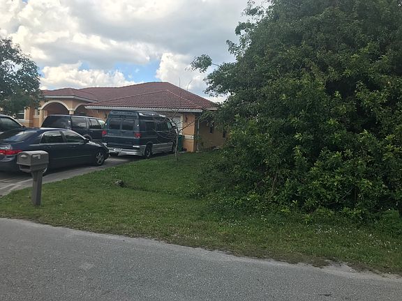 2nd image of 657 SW Abode Ave